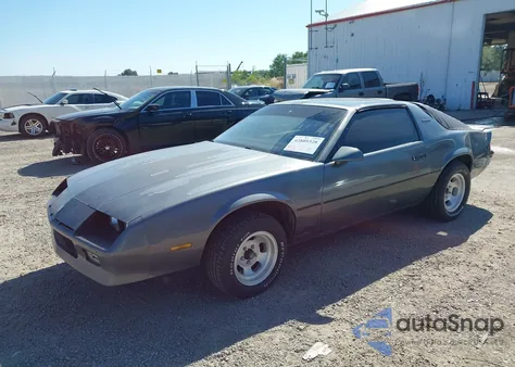 1986 Chevrolet Camaro Berlinetta z USA, uszkodzony, nr VIN 1G1FS87H1GL139148